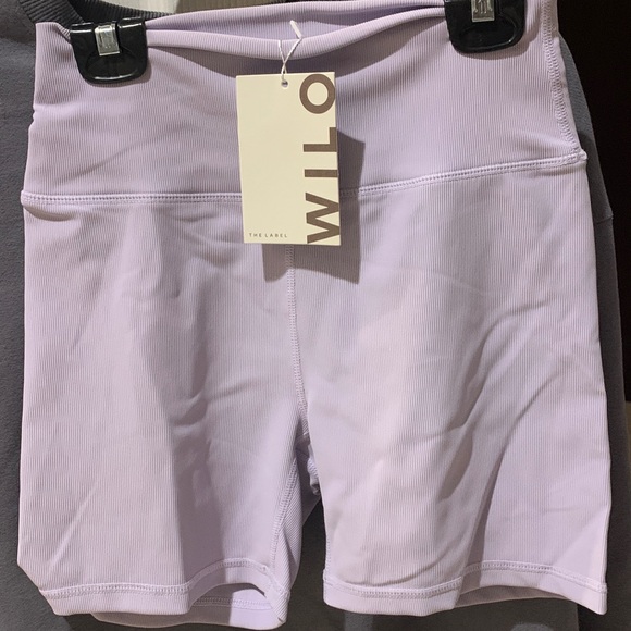 WILO Sweatshirt and Shorts Outfit - Picture 3 of 6